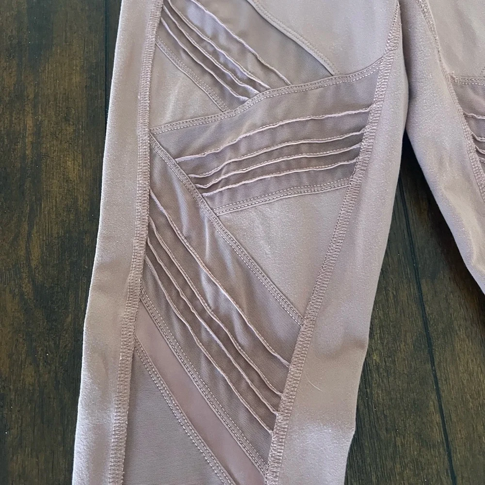 ALO Yoga stylish pink